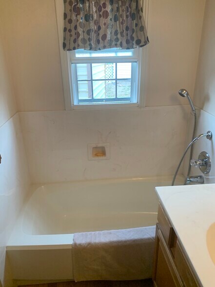 Building Photo - 711 Downing Way