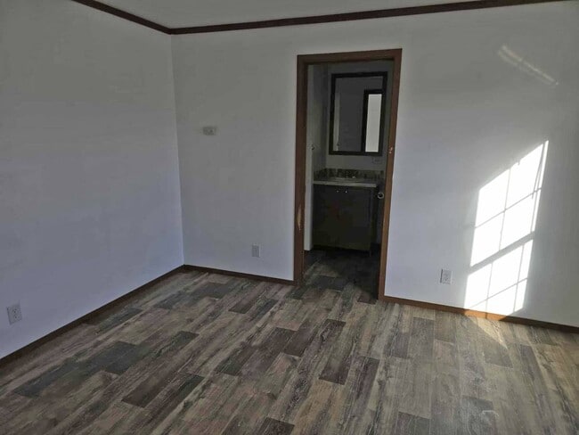 Building Photo - 45 Lincoln Ave