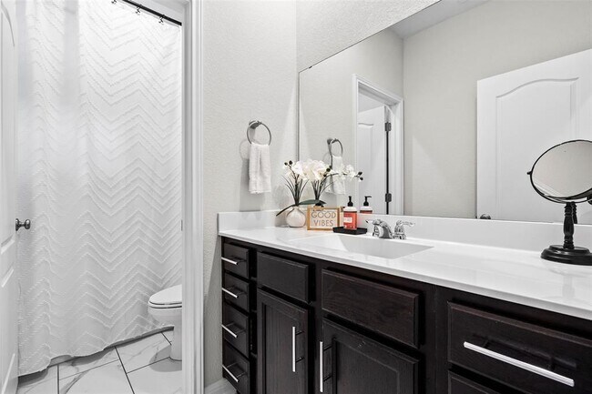 Building Photo - 709 Speckled Alder Dr