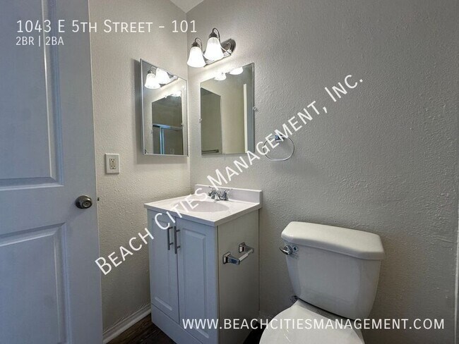 Building Photo - 1043 E 5th St