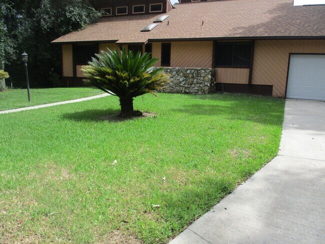 Primary Photo - ( Oakcrest) 3/ 2 spacious home