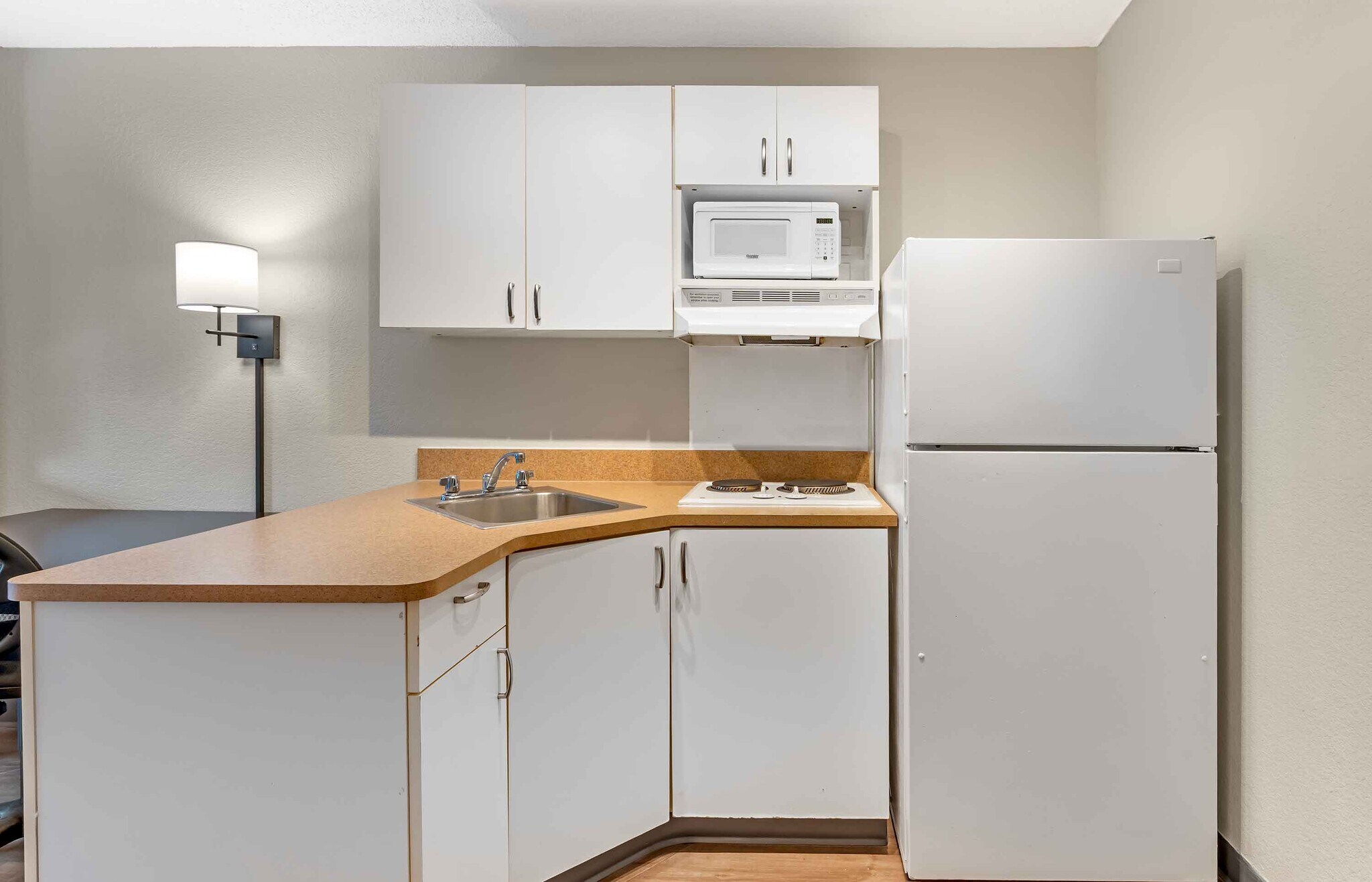 Building Photo - Furnished Studio-Tampa - Airport - Spruce Street
