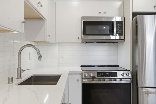 Building Photo - 1490 9th Ave