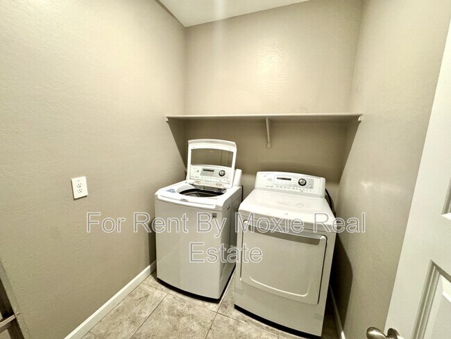 Building Photo - 5327 W Stargazer Pl