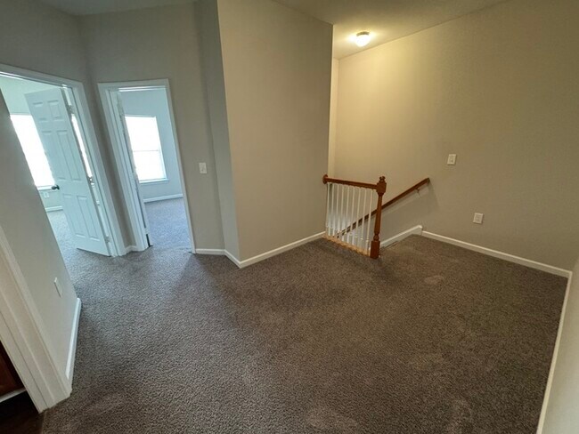 Building Photo - Amazing Deal! Great Location! 3 Bedroom 2.5 Bath Town Home! Playground in community!