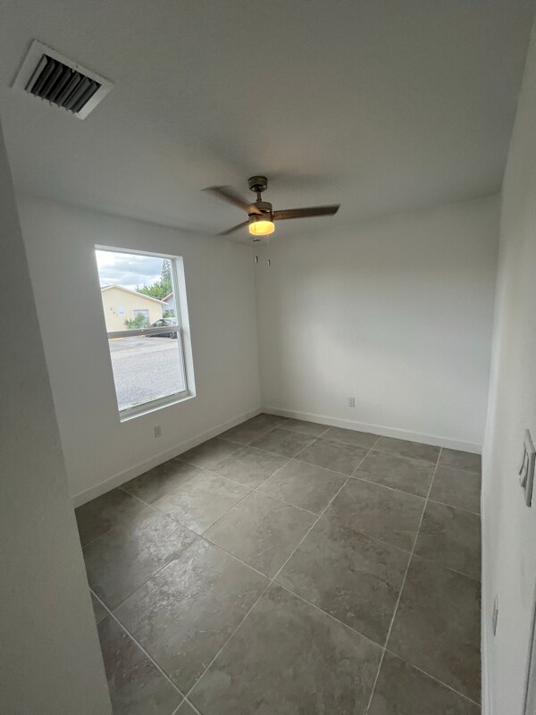 Building Photo - 957 Lewis Dr