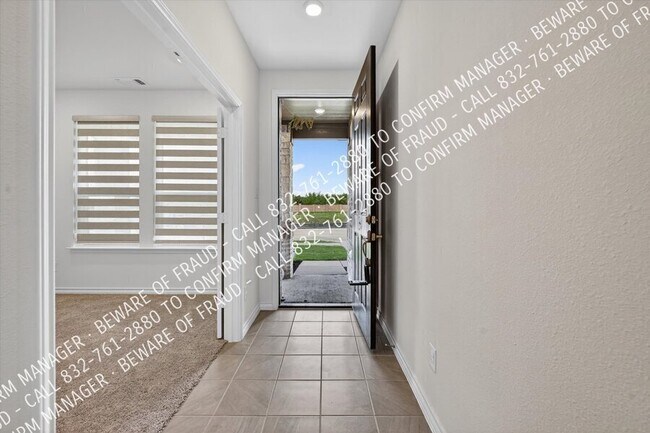 Building Photo - 707 Windhaven Dr