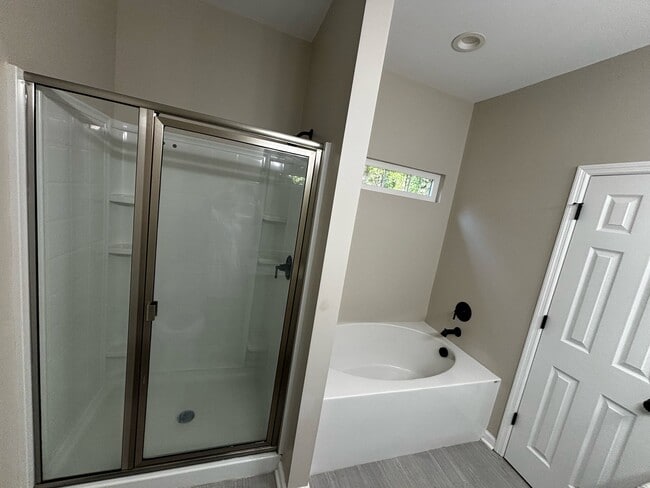 Building Photo - 715 Truman St