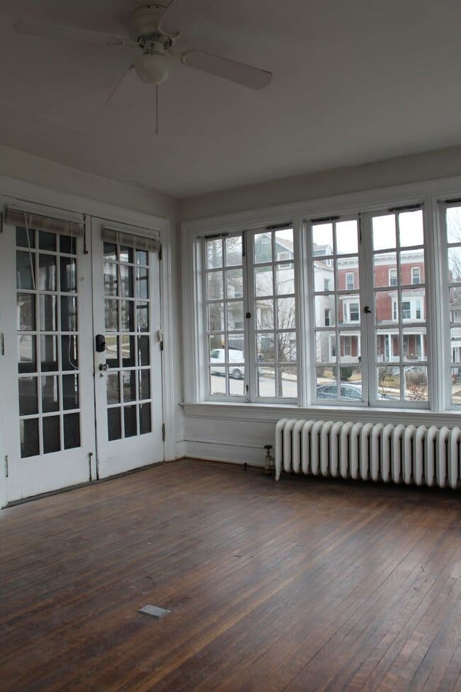 Building Photo - 1st floor apartment