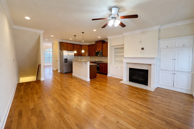 Building Photo - Gated Johns Creek End-Unit Townhome | 3BR / 3.5BA | Minutes to Avalon & GA-400