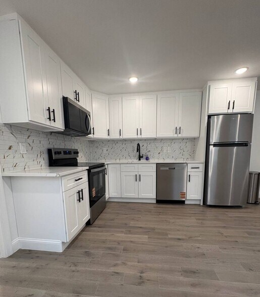 Building Photo - 1331 Dickinson St