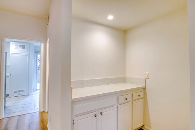 Building Photo - 938 18th St