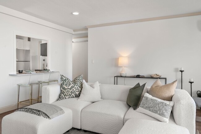 Building Photo - APARTMENT