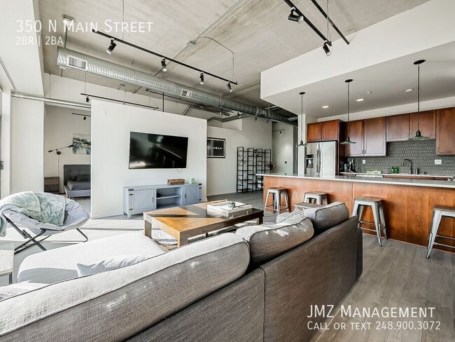 Building Photo - 350 N Main St