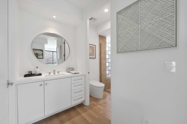 Building Photo - 50070 Vía De Moda