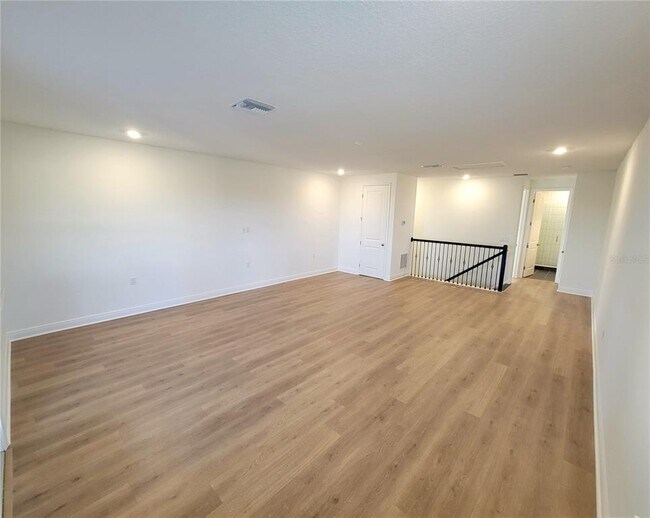 Building Photo - 15627 Vetta Dr