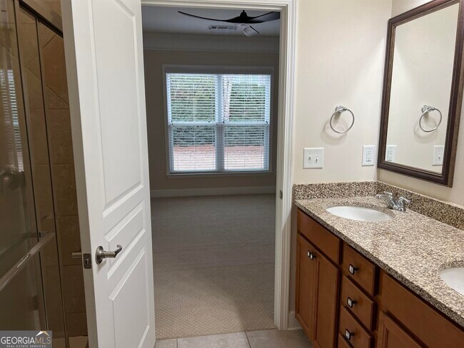 Building Photo - 356 Sandy Springs Dr