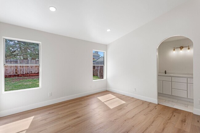 Building Photo - 5520 Muskingham Way