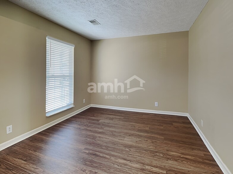 Building Photo - 1000 Brianne Ct