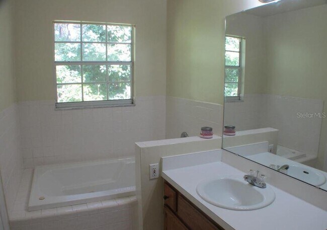 Building Photo - 5205 SW 97th Dr
