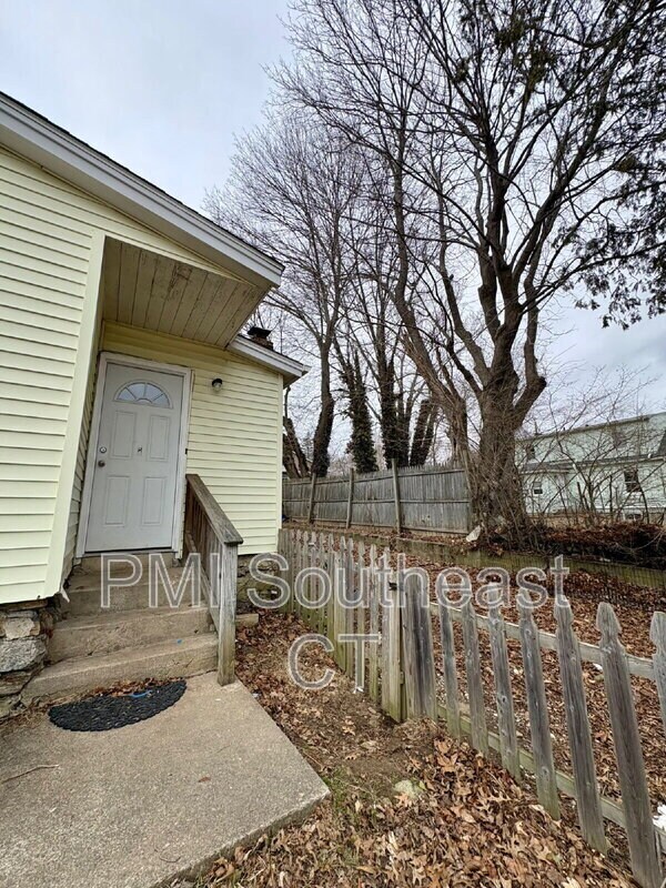 Building Photo - 41R Boston Post Rd