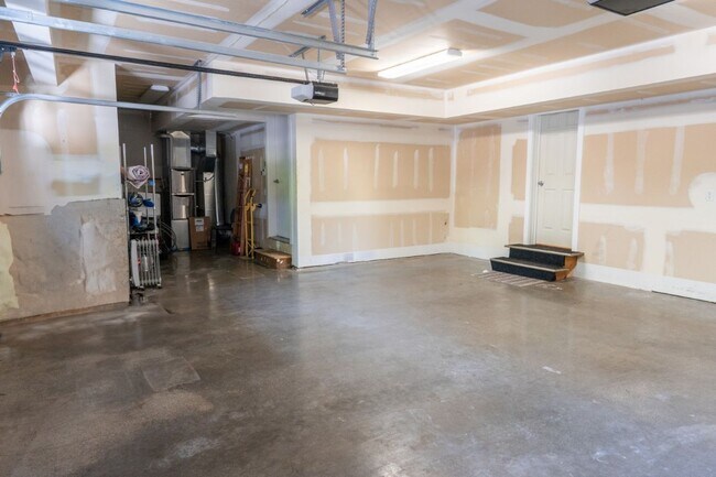 Building Photo - 4bd/2.5ba Seattle Home