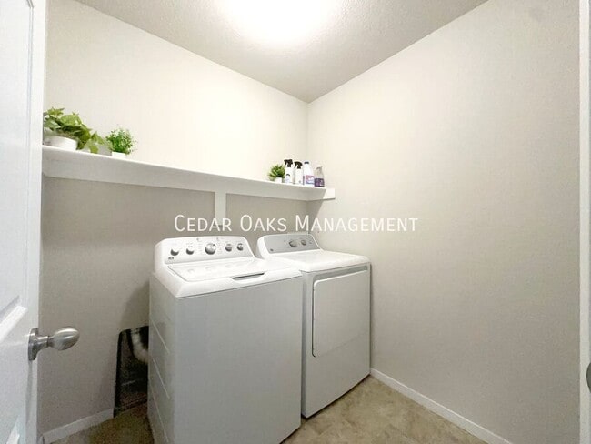 Building Photo - 2389 Wyandotte Ave