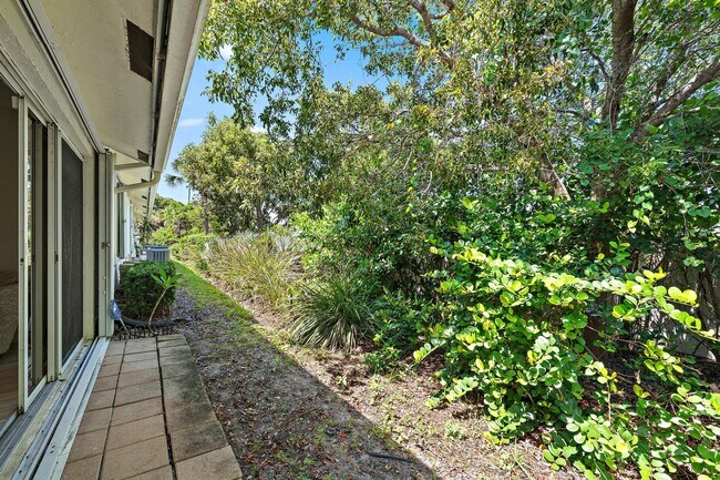 Building Photo - 11139 SE Sea Pines Cir
