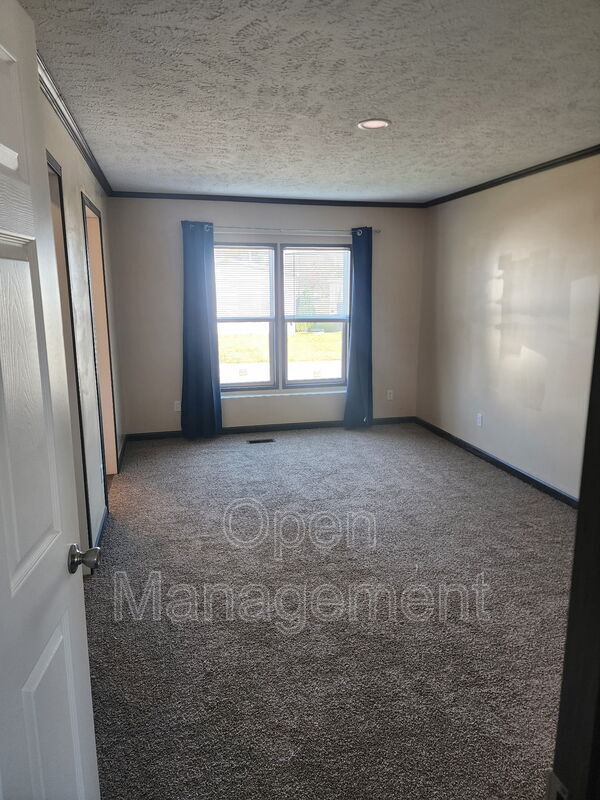 Building Photo - 511 E 1st St