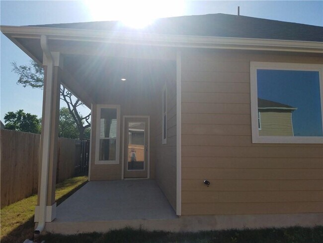 Building Photo - 9006 Acorn Cup Dr