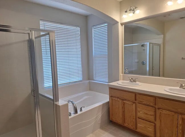 Building Photo - 7641 Rosehall Dr