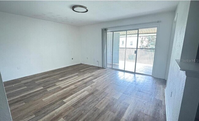 Building Photo - 860 Sky Lake Cir