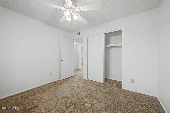 Building Photo - 932 W Libra Dr