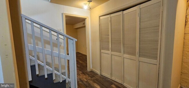 Building Photo - 2548 Oswego Ave