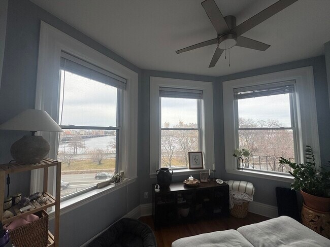 Building Photo - 464 Beacon St