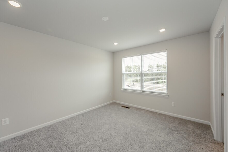 Building Photo - 8757 Whitman Dr