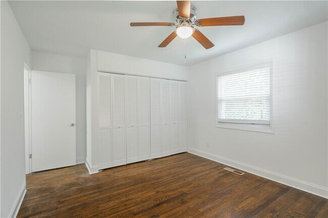 Building Photo - 3860 Carlton Dr