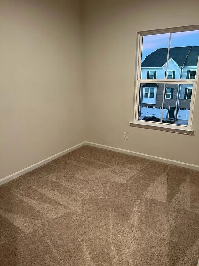 Building Photo - 2596 Grantham Place Dr