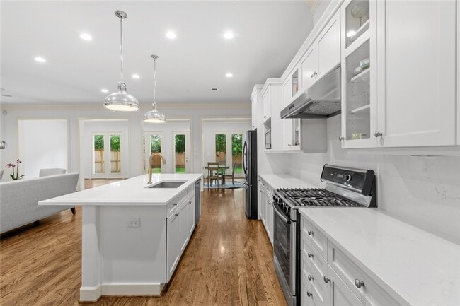 Building Photo - 6404 Community Dr