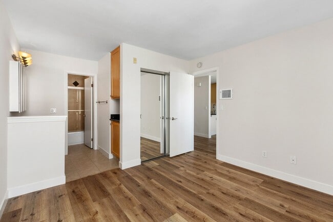 Building Photo - ROLA60