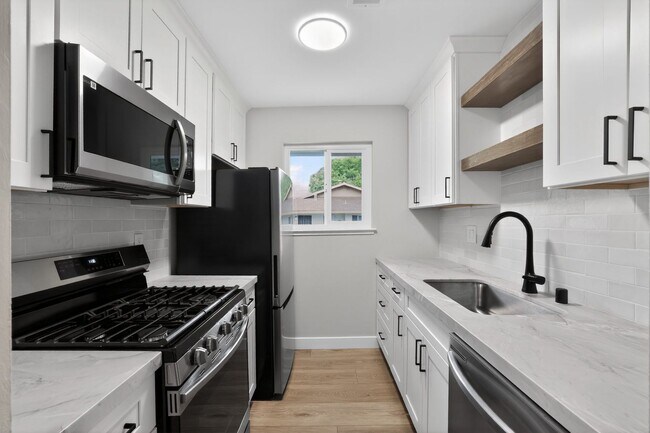 Building Photo - CITRUS HEIGHTS - Gorgeous Renovated Condo - All Brand New!