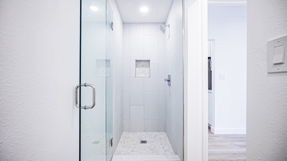 Building Photo - 2065 Ivar Ave