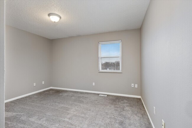 Building Photo - 2636 Villa Park Dr