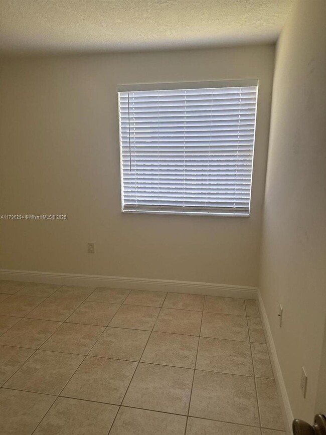 Building Photo - 9848 SW 117th Pl