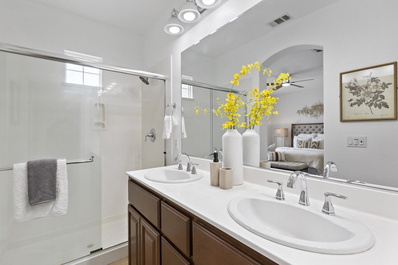 Building Photo - 44 Muller Pl