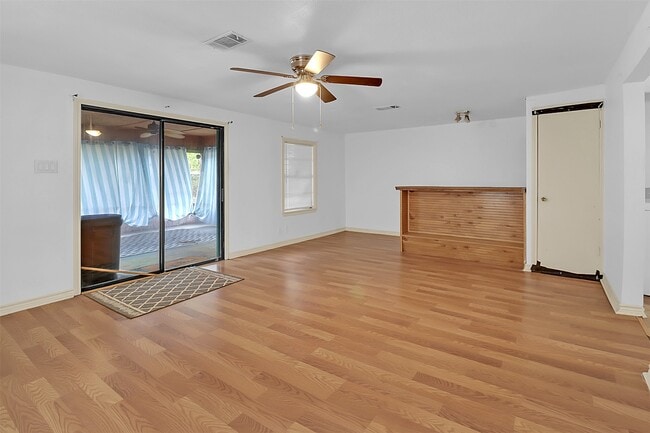 Building Photo - 727 S Iowa St