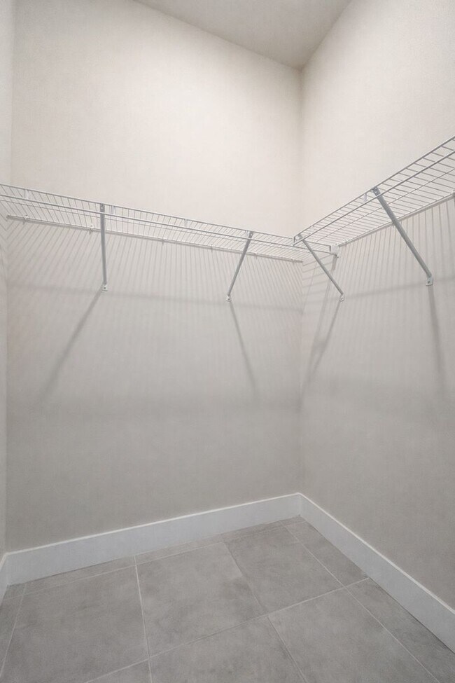 Building Photo - 3221-3409 SW 8th Pl