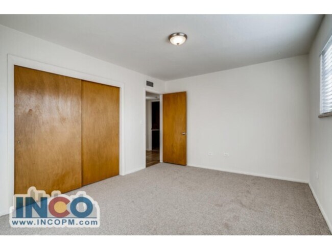 Building Photo - Lovely Two bedroom two bath in Lakewood!!