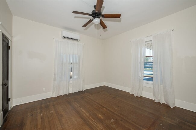 Building Photo - 206 S Sims Ave