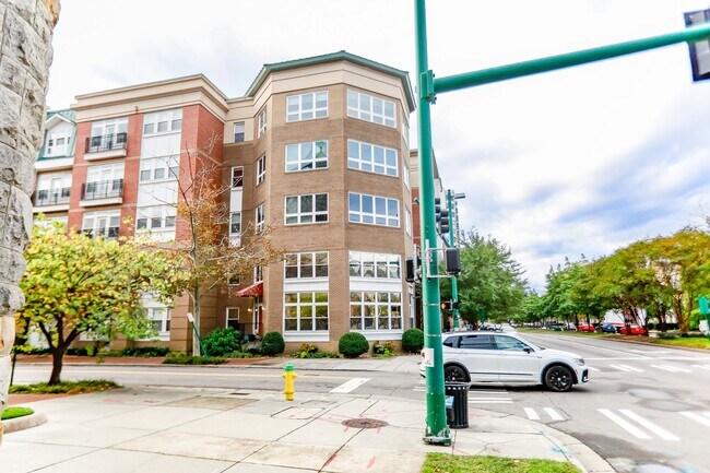 Building Photo - Downtown Norfolk Condo